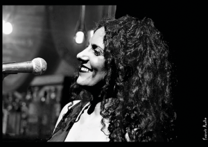 Vous pourrez retrouver Marta Domingo en duo avec Claire Lamothe le 5 juin à la Bellevilloise pour un « récital » des chansons de Marta inspirées de la musique traditionnelle espagnole, des légendes et de la culture de sa famille. Aussi, vous pourrez retrouver Marta en quintette le 19 juin aux Bascules et le 3 juillet à la Guinguette d'Ivry avec Yemaya la Banda.